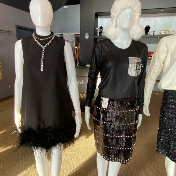 Dresses & Skirts - Dress with feathers